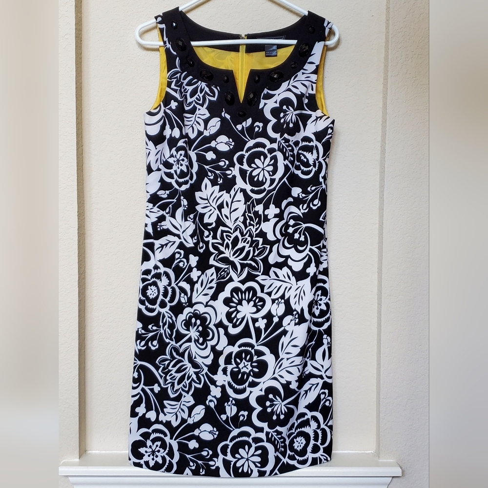 Jessica Howard Black and White Floral Dress with Yellow Lining. Size 10